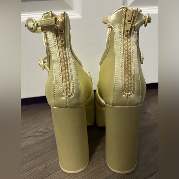 NWOB Dolls Kill / Sugar Thrillz Yellow Smiling Melody Platform Heels - Picture 3 of 9